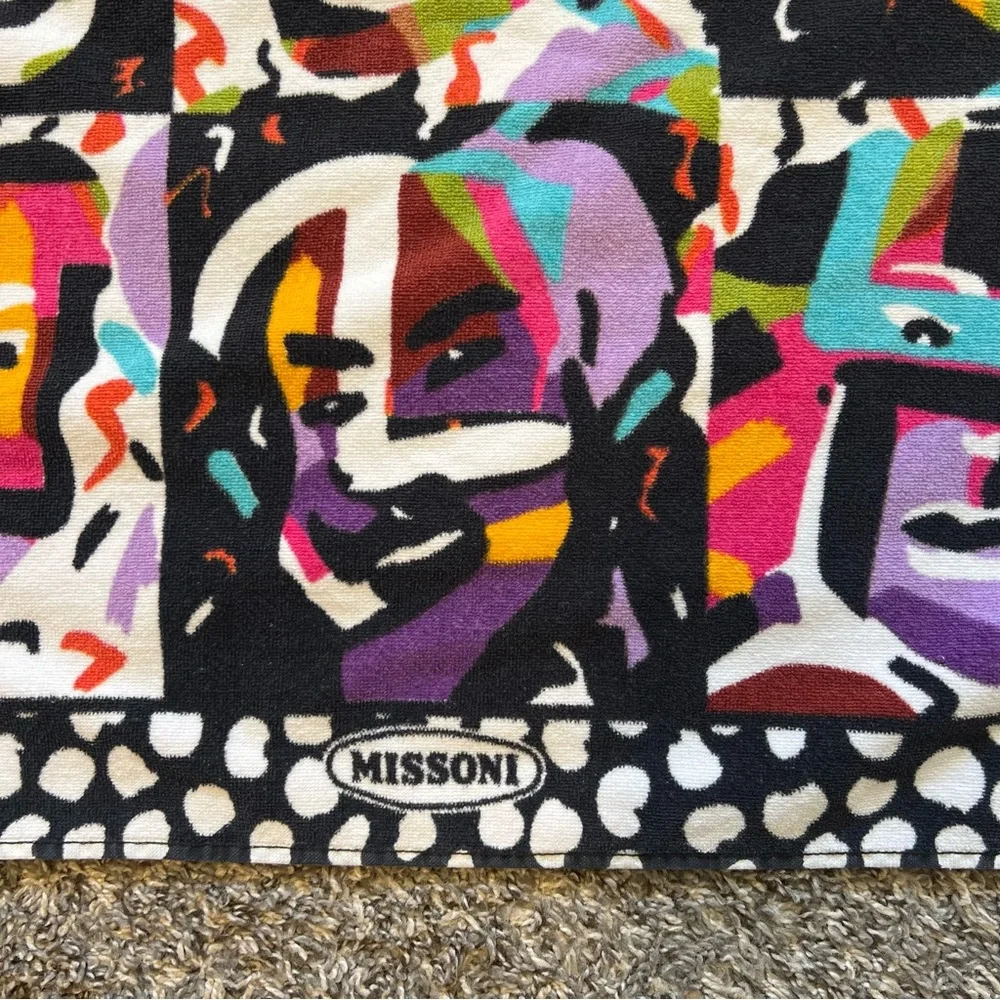 Missoni Pelin Guven Vintage Pop Art Faces Pattern Bath Towel‎